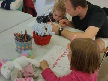 C'était bien, c'était l'atelier dessin avec Clément dit @Pol'ho Renard.
Il expose actuellement ses oeuvres avec le #collectif Hors les cadres dans deux...