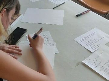 Ambiance studieuse pour l'atelier d'écriture avec #babouillecsp 
#mediatheque #culture #dismoidixmots  #landujan