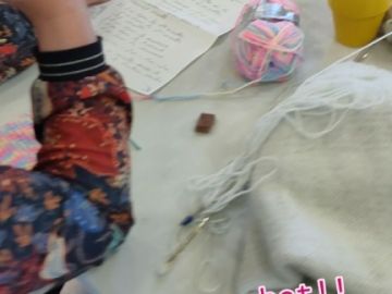 Atelier crochet! Confection de pochettes pour les portables oues tablettes ! Beaucoup d'ouvrages en cours!
#crochet #diy #mediatheque #landujan