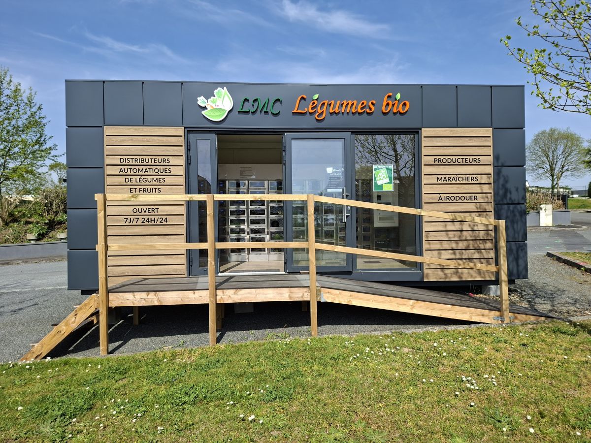 Distributeur de fruits et l&eacute;gumes ouvert 24h/24